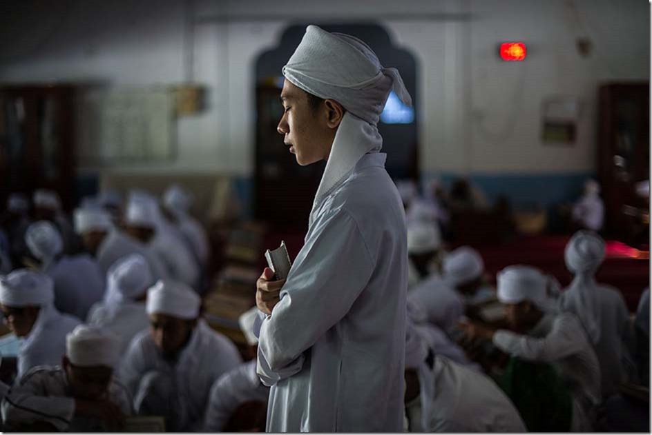 A Malaysian religious student holds the Koran at school during the Muslim holy fasting month of Ramadan in Hulu Langat, near Kuala Lumpur on June 30, 2014. Islam's holy month of Ramadan is celebrated by Muslims worldwide marked by fasting, abstaining from foods, sex and smoking from dawn to dusk for soul cleansing and strengthening the spiritual bond between them and the Almighty. TOPSHOTS AFP PHOTO / MOHD RASFAN